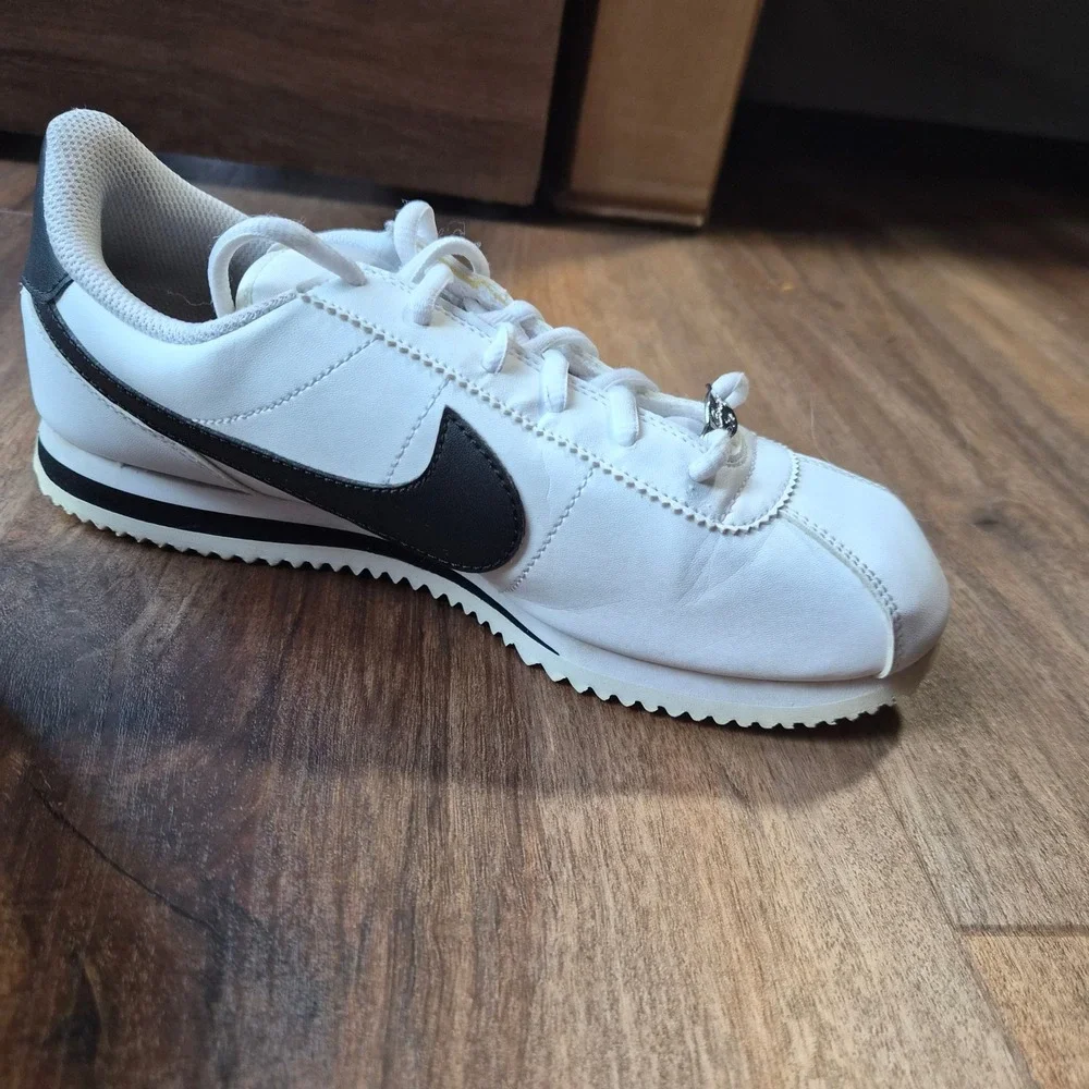 Nike Cortez Basic SL White Black Kids Sneakers Size 6.5Y Athleisure Streetwear